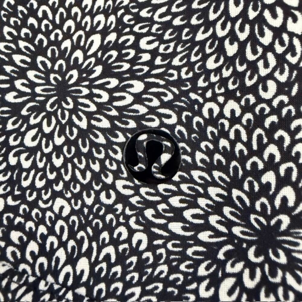Lululemon Get It In Skirt Plush Petal Unlined Black White Floral Print Women 10 - Picture 7 of 9